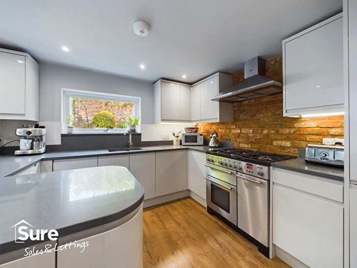 4 Bedroom Semi-Detached House To Rent In George Street, Hemel Hempstead, Hertfordshire, HP2