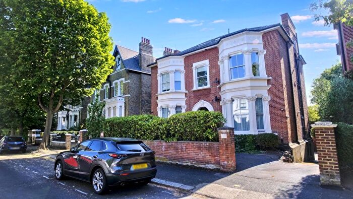 2 Bedroom Flat For Sale In E Avenue Crescent, Acton, London, W3