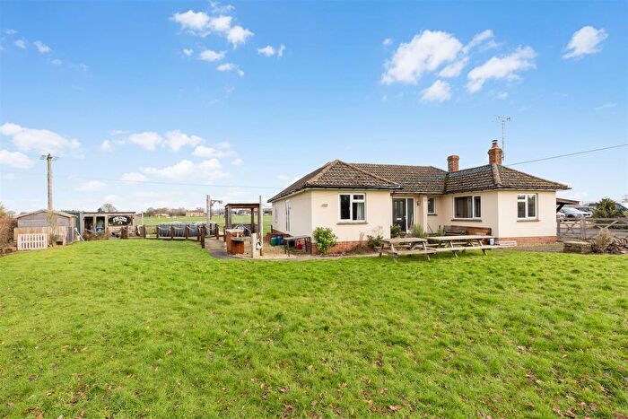 3 Bedroom Detached Bungalow For Sale In Lintern Lane, Madjeston, Gillingham, SP8