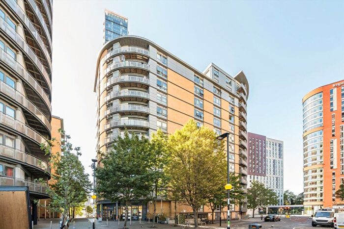 2 Bedroom Flat For Sale In Victoria Road, Acton, W3
