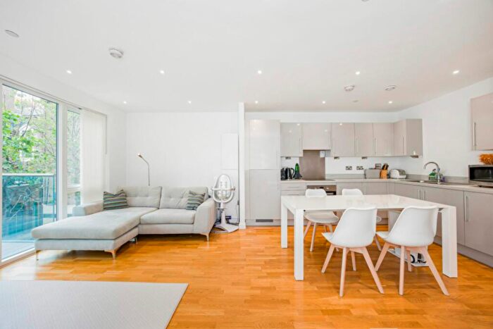 2 Bedroom Flat For Sale In Turnberry Quay, London, E14