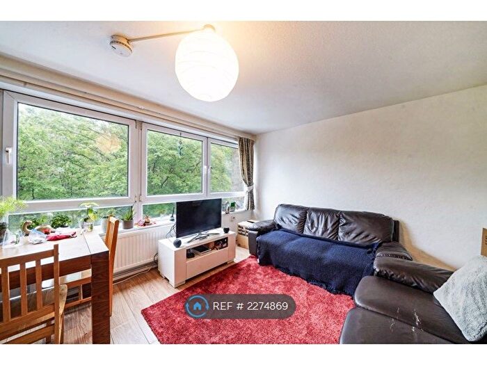 3 Bedroom Flat To Rent In Loweswater House, London, E3