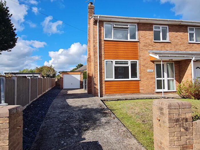 3 Bedroom Semi-Detached House To Rent In Bro Alun, CH7