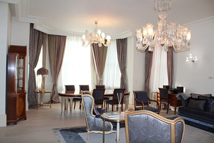 2 Bedroom Flat For Sale In Fitzjohn's Avenue, Hampstead, London, NW3