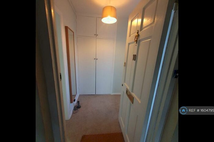 2 Bedroom Flat To Rent In Castle Avenue, London, E4
