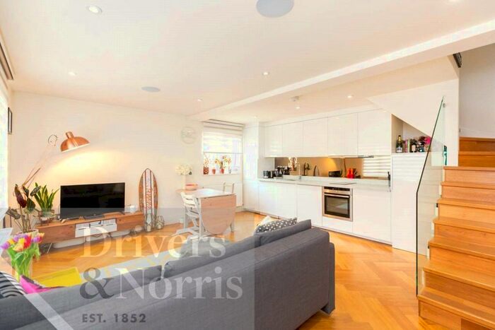 1 Bedroom Barn Conversion To Rent In Roads Place, Islington, London, N19