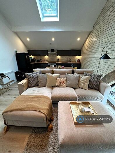 2 Bedroom Flat To Rent In Abbey Road, Leeds, LS5