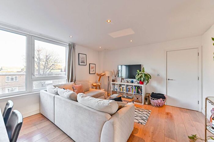 2 Bedroom Flat For Sale In Jeffrey's Road, Clapham North, London, SW4