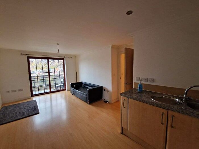 2 Bedroom Flat To Rent In Flat, Hewetts Quay, - Abbey Road, Barking, IG11