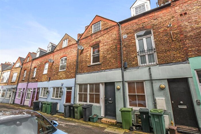 2 Bedroom Apartment For Sale In Canfield Place, South Hampstead, London, NW6