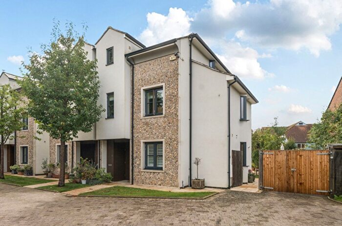 4 Bedroom End Of Terrace House For Sale In Mount Lane, Chichester, PO19