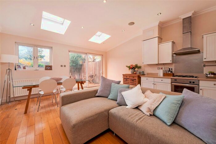 2 Bedroom Flat To Rent In Dalebury Road, London, SW17
