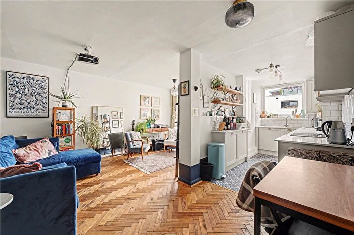 1 Bedroom Flat For Sale In Legion Close, Islington, London, N1