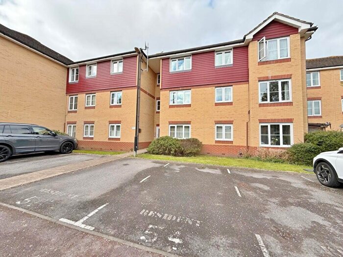 2 Bedroom Flat For Sale In The Fairways, Farlington, Portsmouth, PO6