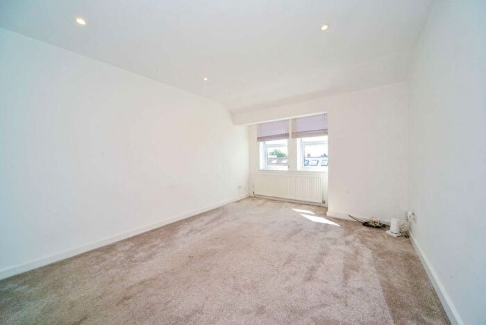 1 Bedroom Flat To Rent In Moring Road, Tooting, London, SW17
