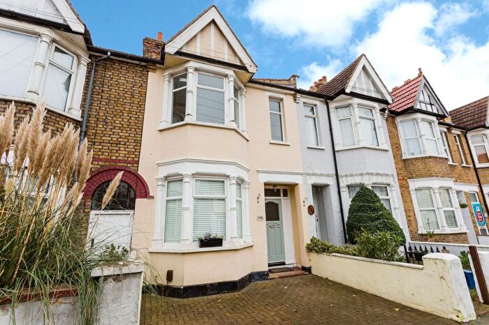 3 Bedroom Terraced House For Sale In Central Avenue, Southend-On-Sea, SS2