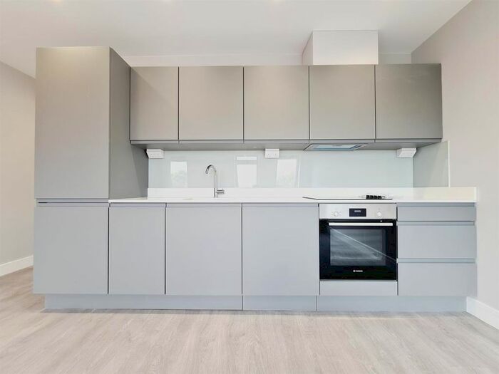 1 Bedroom Flat To Rent In Bath Road, Slough, SL1