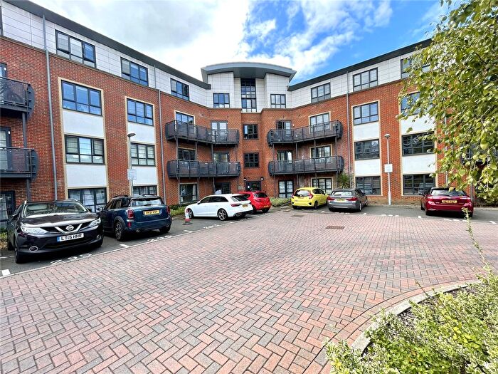 2 Bedroom Flat For Sale In Wallis Square, Farnborough, Hampshire, GU14