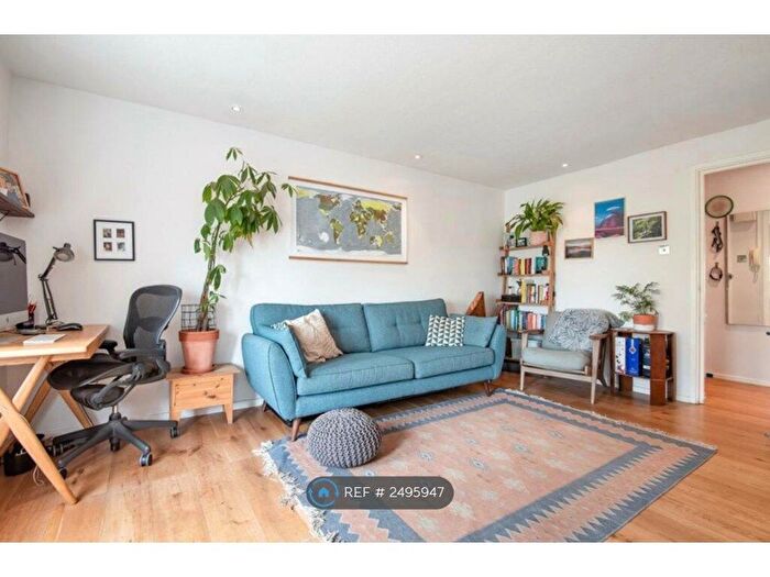 2 Bedroom Flat To Rent In Tintern Close, Wimbledon, SW19