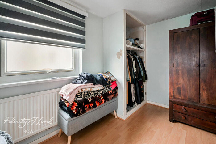 2 Bedroom Flat For Sale In Merchant Street, London, E3
