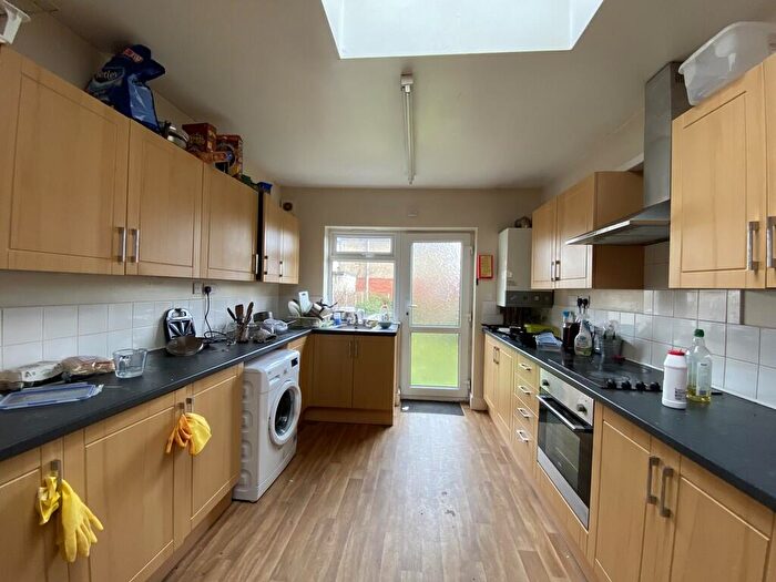 5 Bedroom Semi-Detached House To Rent In Upper Shaftesbury Avenue, SO17