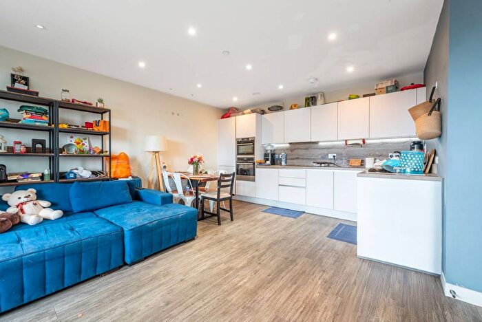 2 Bedroom Flat To Rent In Moorhen Drive, Hendon, London, NW9