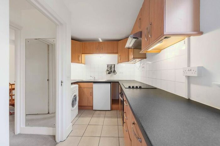 2 Bedroom Flat To Rent In Abbeville Road, Abbeville Village, London, SW4