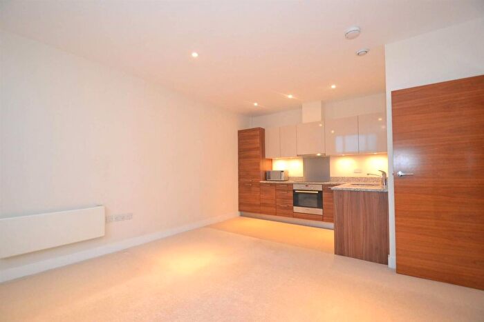 1 Bedroom Flat To Rent In Bromyard House, Bromyard Avenue, Acton, W3