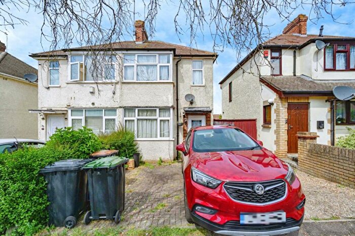 2 Bedroom Semi-Detached House For Sale In Third Avenue, Luton, Bedfordshire, LU3