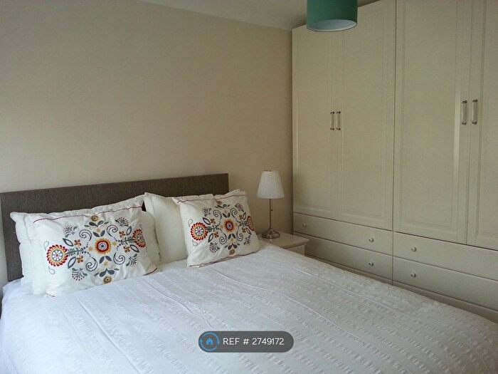 2 Bedroom Flat To Rent In Ladbroke Grove, London, W10