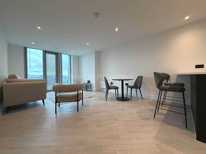 2 Bedroom Flat To Rent In Vista River Gardens, Trinity Way, M3