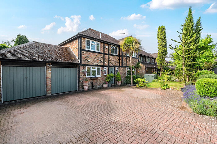 4 Bedroom Detached House For Sale In Newark Road, Windlesham, GU20