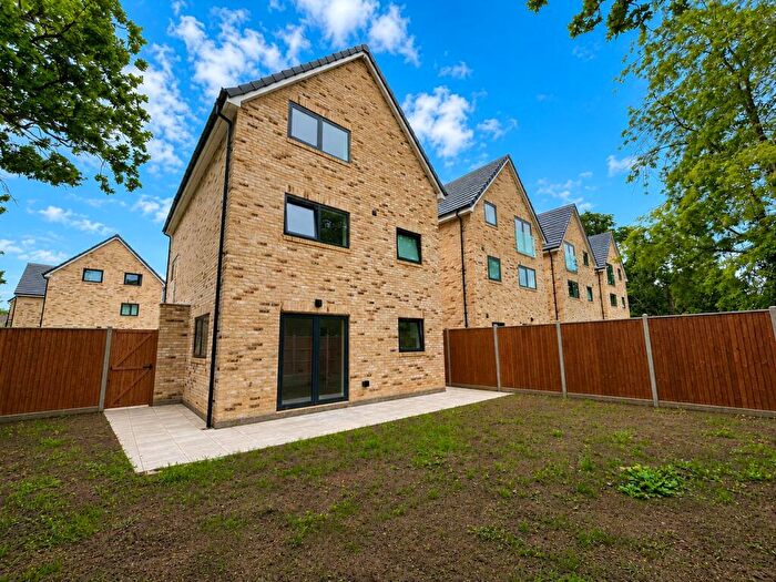 4 Bedroom Detached House To Rent In Sorrel Close, Farnborough, Hampshire, GU14