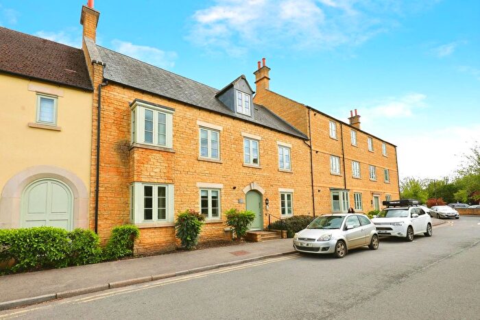 2 Bedroom Flat To Rent In Station Road, Moreton-In-Marsh, GL56