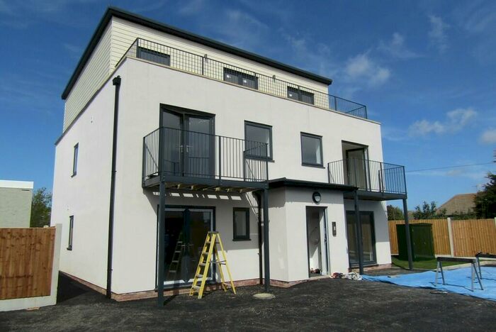 2 Bedroom Flat To Rent In Pole Barn Lane, Frinton-on-Sea, CO13