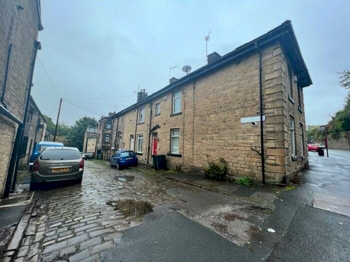 3 Bedroom Terraced House To Rent In Spring Street, Idle, Bradford, BD10