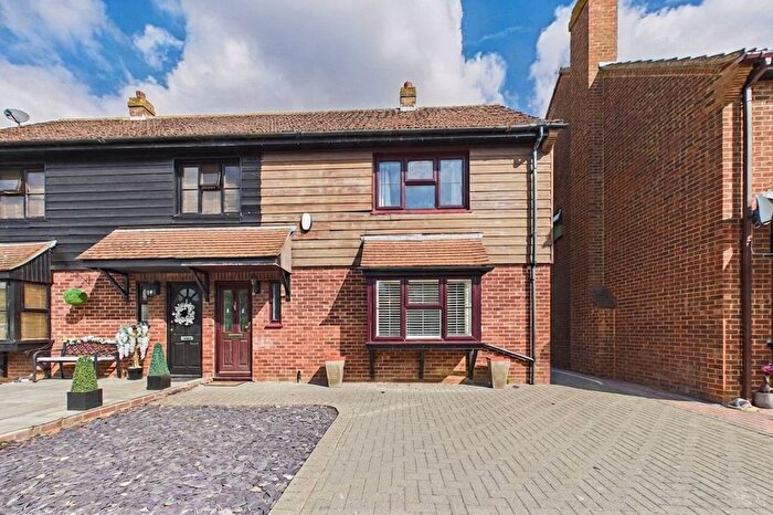 2 Bedroom Semi-Detached House To Rent In Heywood Avenue, Maidenhead, Berkshire, SL6