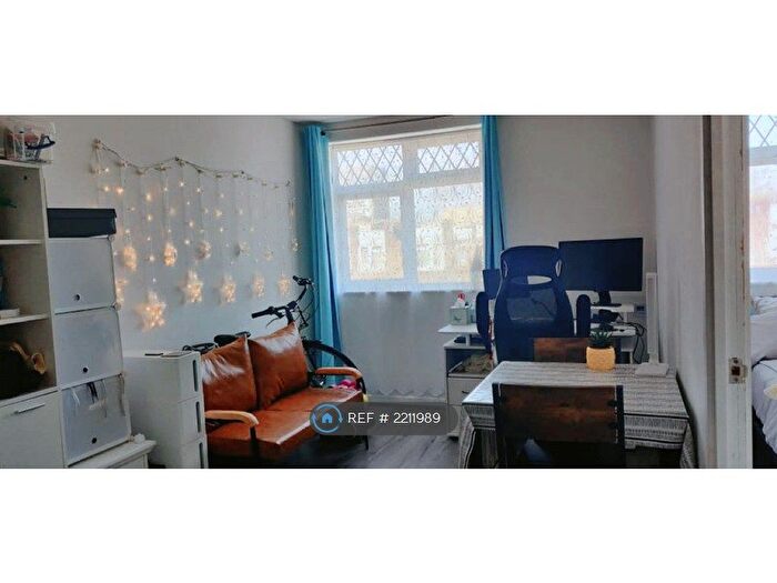 1 Bedroom Flat To Rent In Cobham, London, NW9