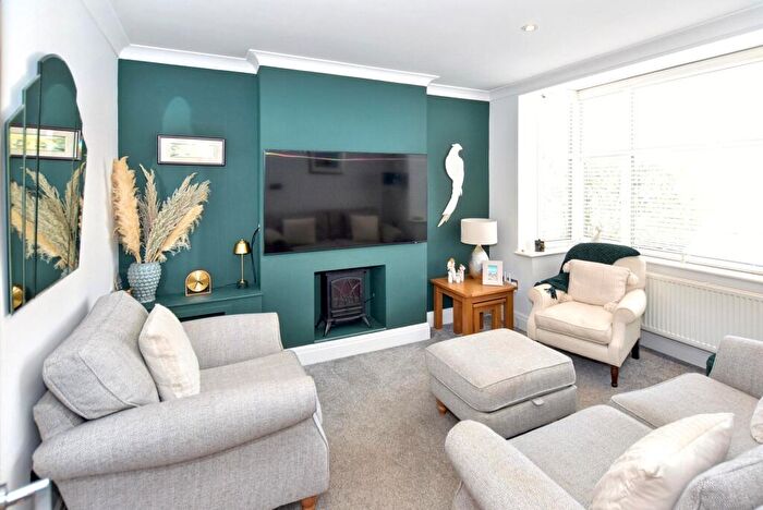 3 Bedroom Semi-Detached House For Sale In Garrard Avenue, Margate, CT9 - Photo 7