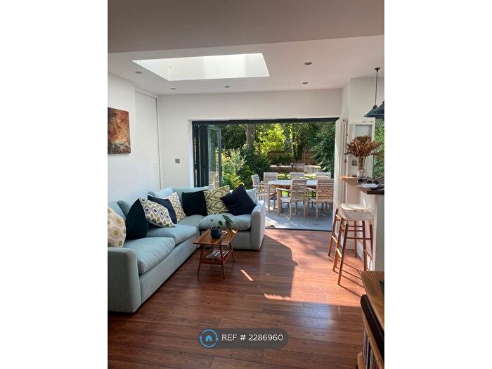 3 Bedroom Maisonette To Rent In Tollington Park, London, N4