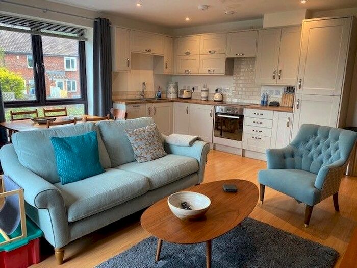 2 Bedroom Flat To Rent In Forest Road, Frome, BA11