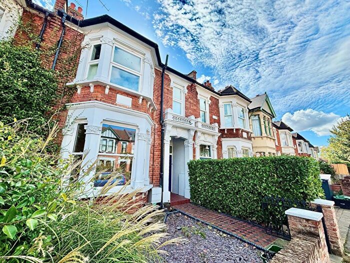 2 Bedroom Flat To Rent In Herongate Road, Aldersbrook, London, E12