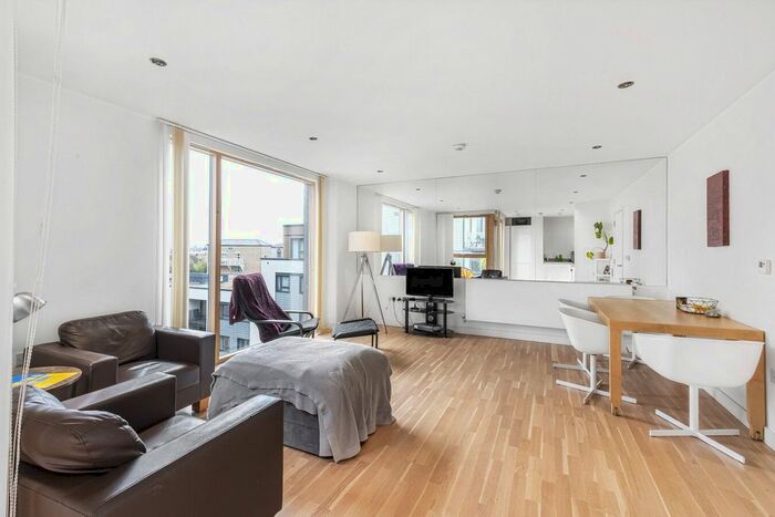 2 Bedroom Flat To Rent In Cobblestone Square, London, E1W