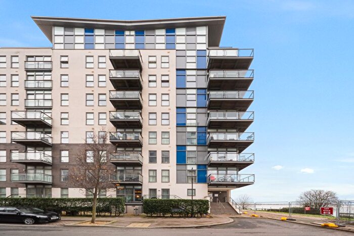 1 Bedroom Flat For Sale In Clarinda House, Clovelly Place, Greenhithe, Kent, DA9