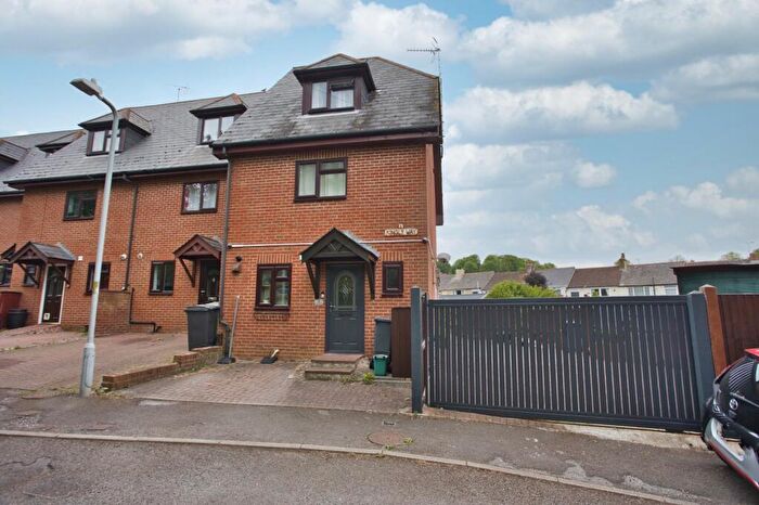 3 Bedroom Semi-Detached House For Sale In Kingly Way, Dover, CT17