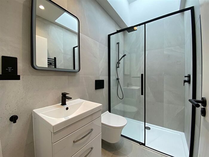 1 Bedroom Flat To Rent In Bow Common Lane, London, E3
