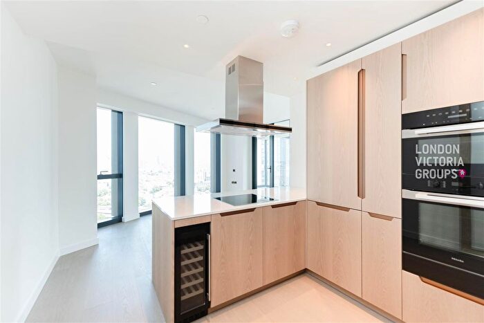 2 Bedroom Flat To Rent In River Park Tower, Nine Elms Lane, London, SW8