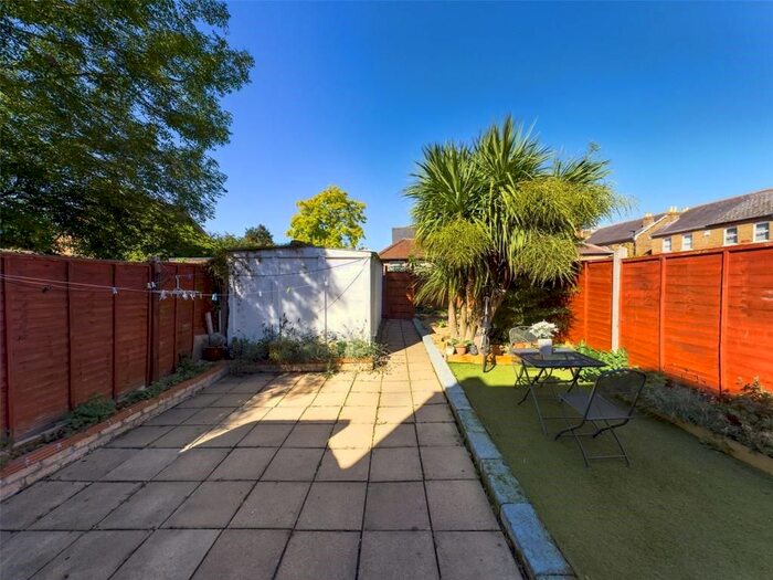 3 Bedroom Flat To Rent In Staines Road, Bedfont, TW14