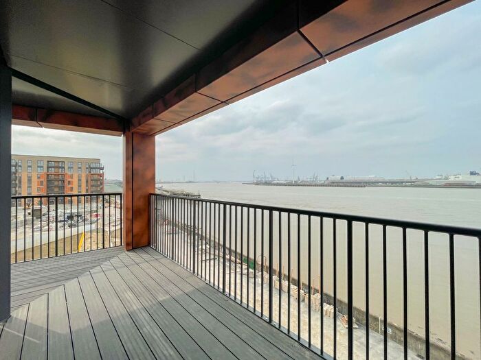 2 Bedroom Flat To Rent In Kirkham Court, Henley Approach, Northfleet, Gravesend, Kent, DA11