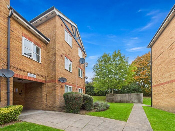 1 Bedroom Apartment For Sale In Maplin Park, Langley, Berkshire, SL3